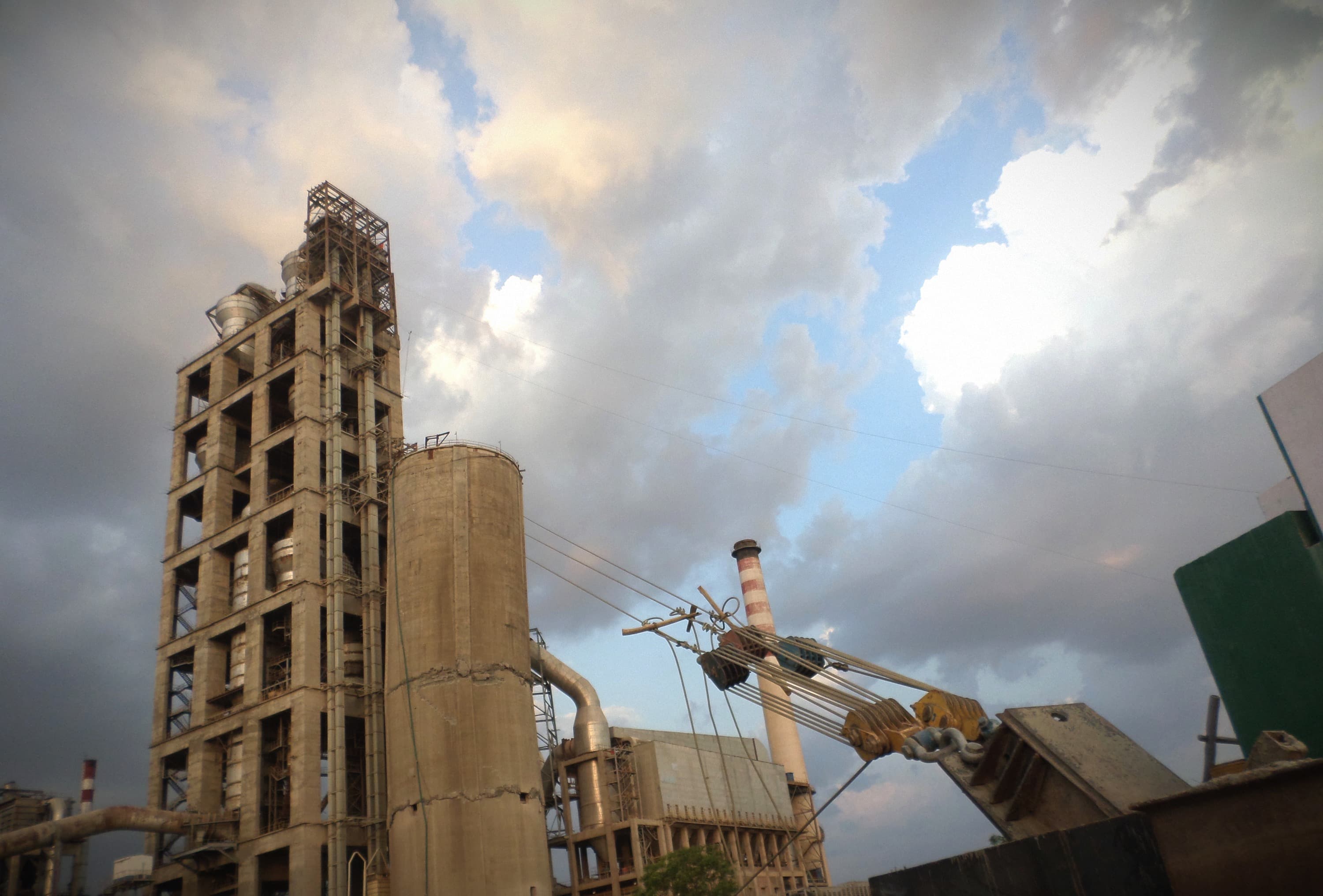 Cement silo monitoring